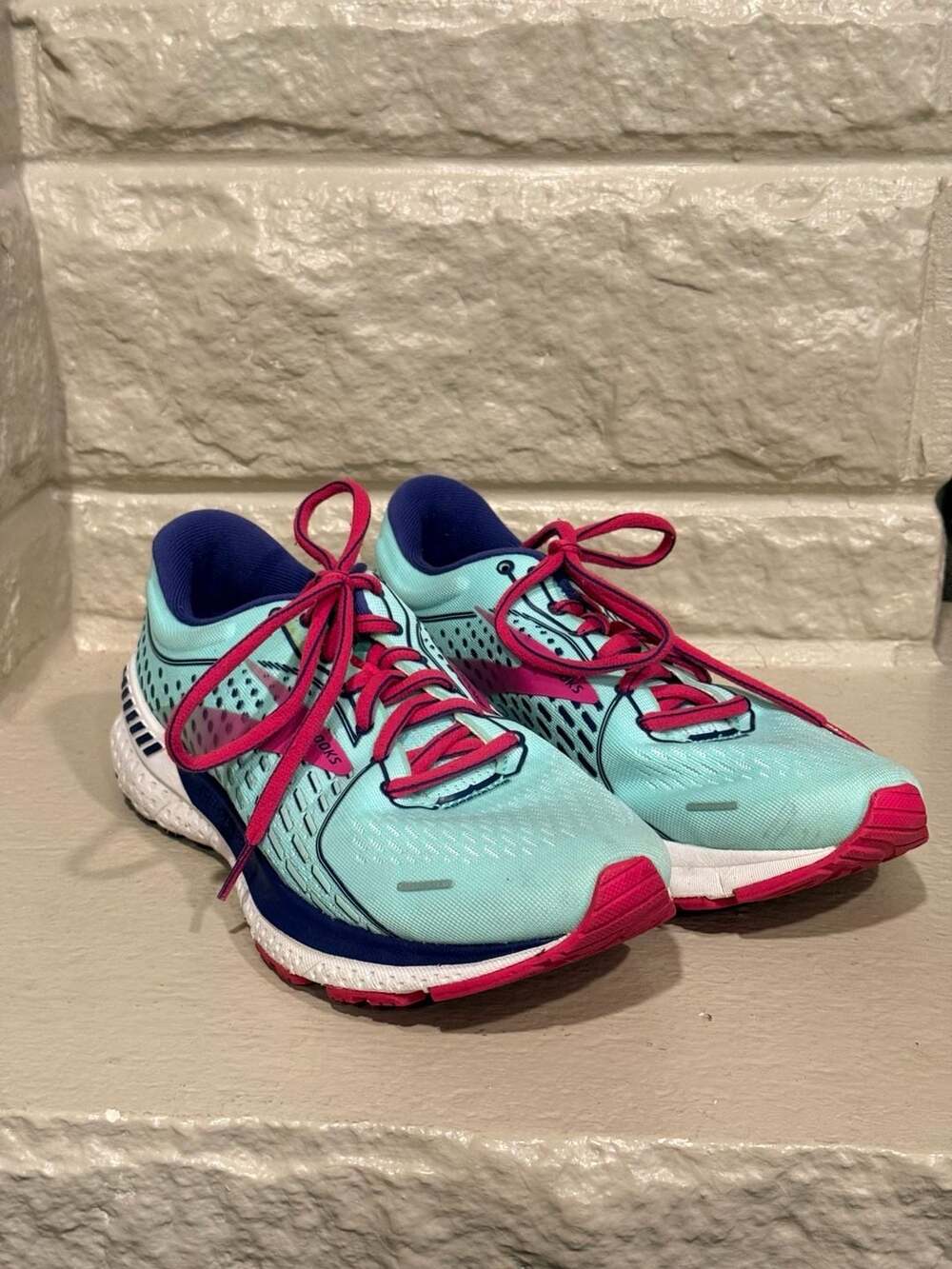 Brooks Adrenaline GTS 21 Women's Running Shoes Size 8